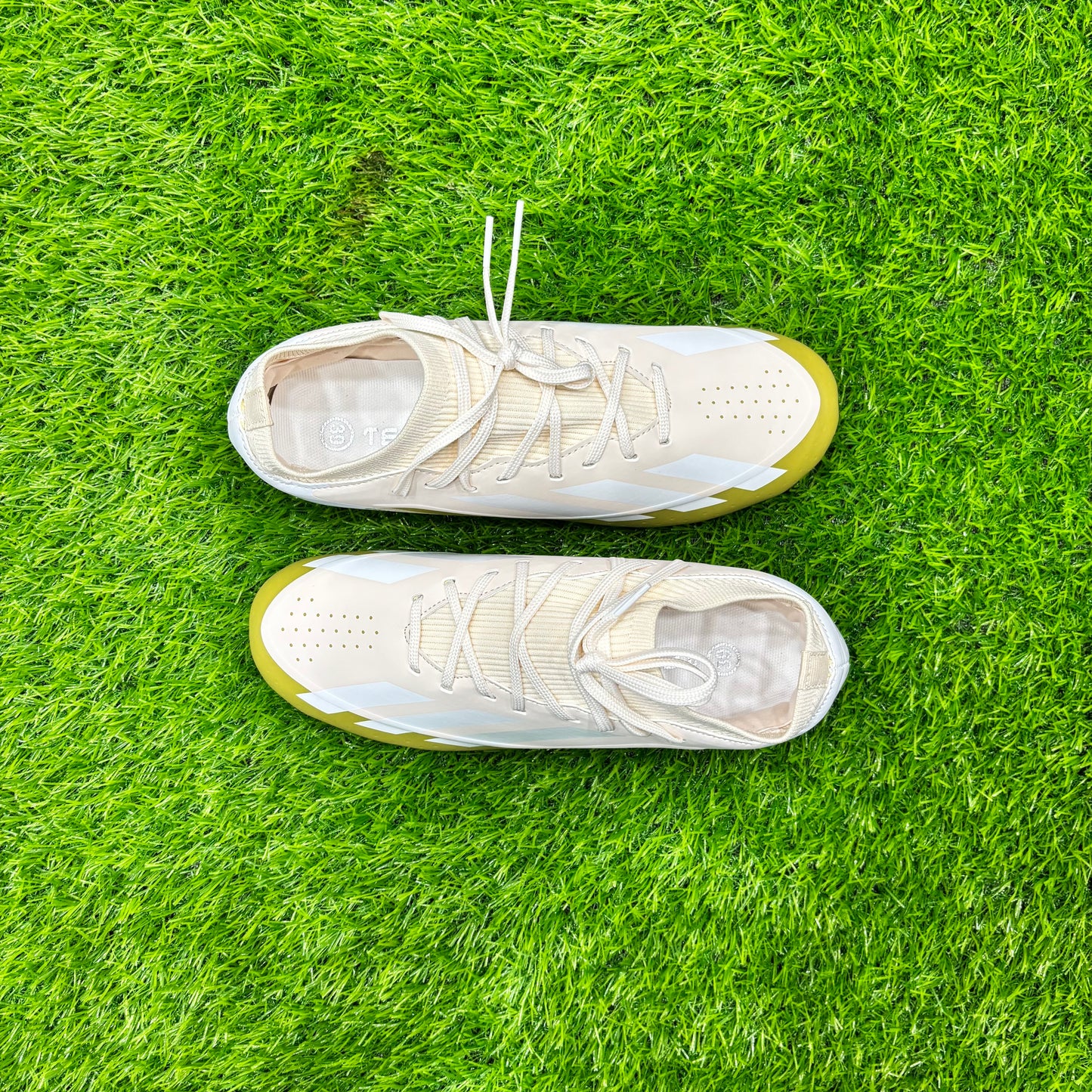 Football Studs – GOLDEN/WHITE