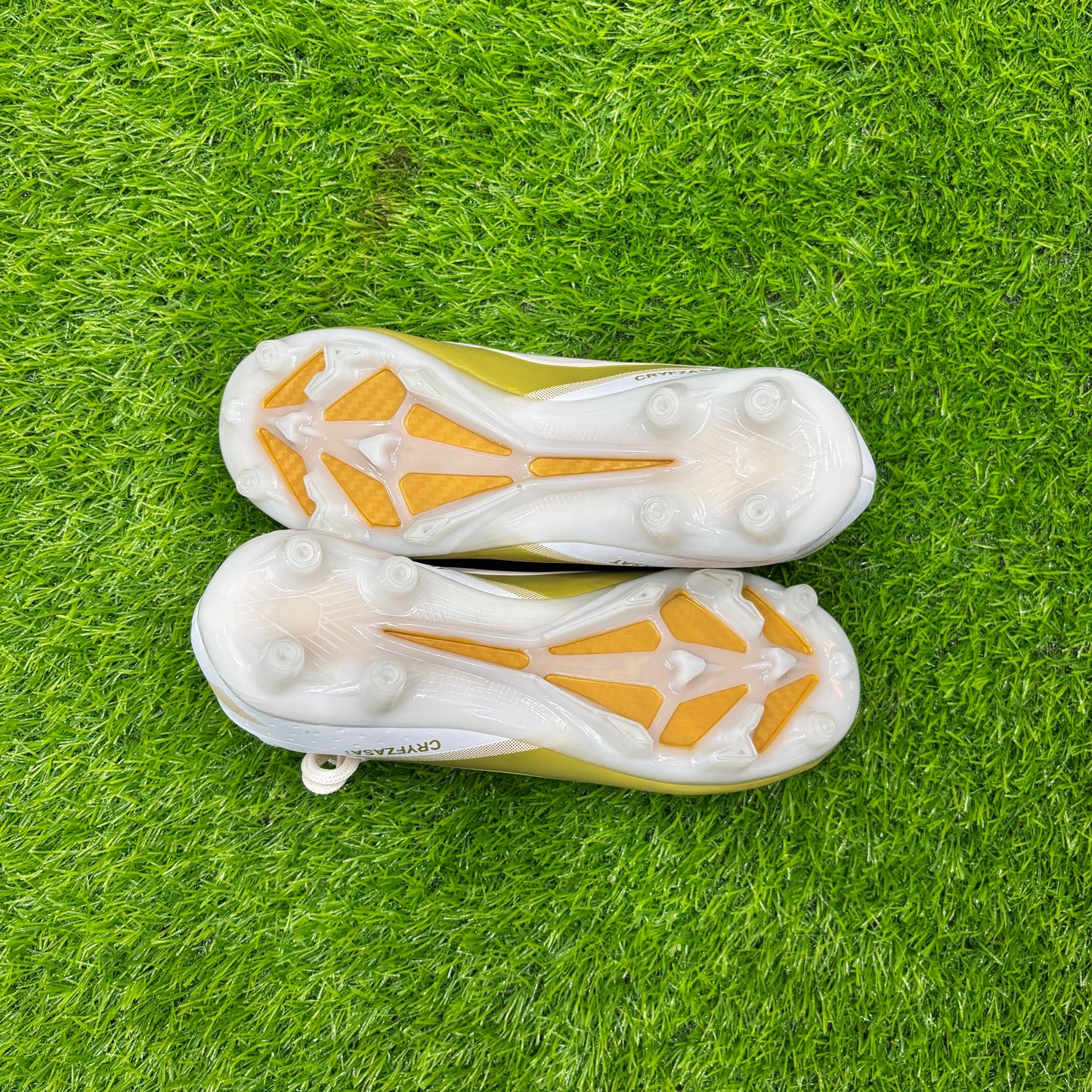 Football Studs – GOLDEN/WHITE